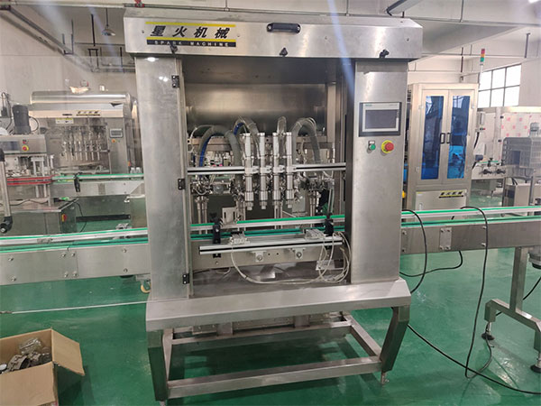 星火全自動辣椒醬灌裝機廠房設(shè)備實拍圖