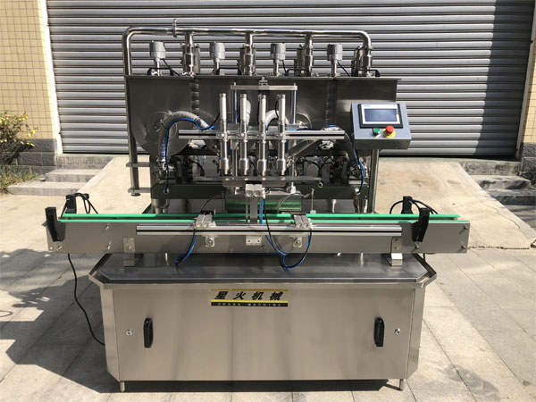 星火全自動醬料灌裝機(jī)廠房設(shè)備實(shí)拍圖