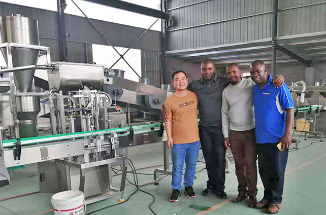 全自動辣椒醬灌裝旋蓋生產線(坦桑尼亞辣椒醬灌裝機客戶)