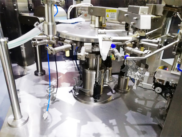 重慶火鍋底料包裝機(jī)實(shí)拍圖