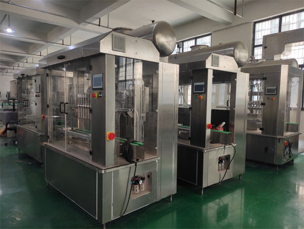 星火全自動(dòng)辣椒醬灌裝機(jī)廠房設(shè)備實(shí)拍圖