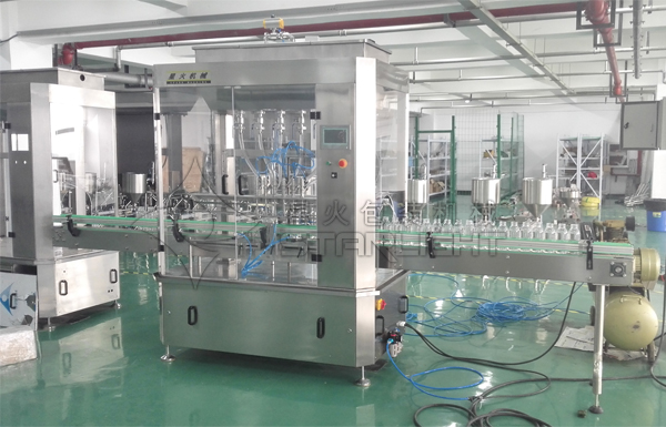 全自動(dòng)6頭醬料灌裝機(jī)星火廠房實(shí)拍圖